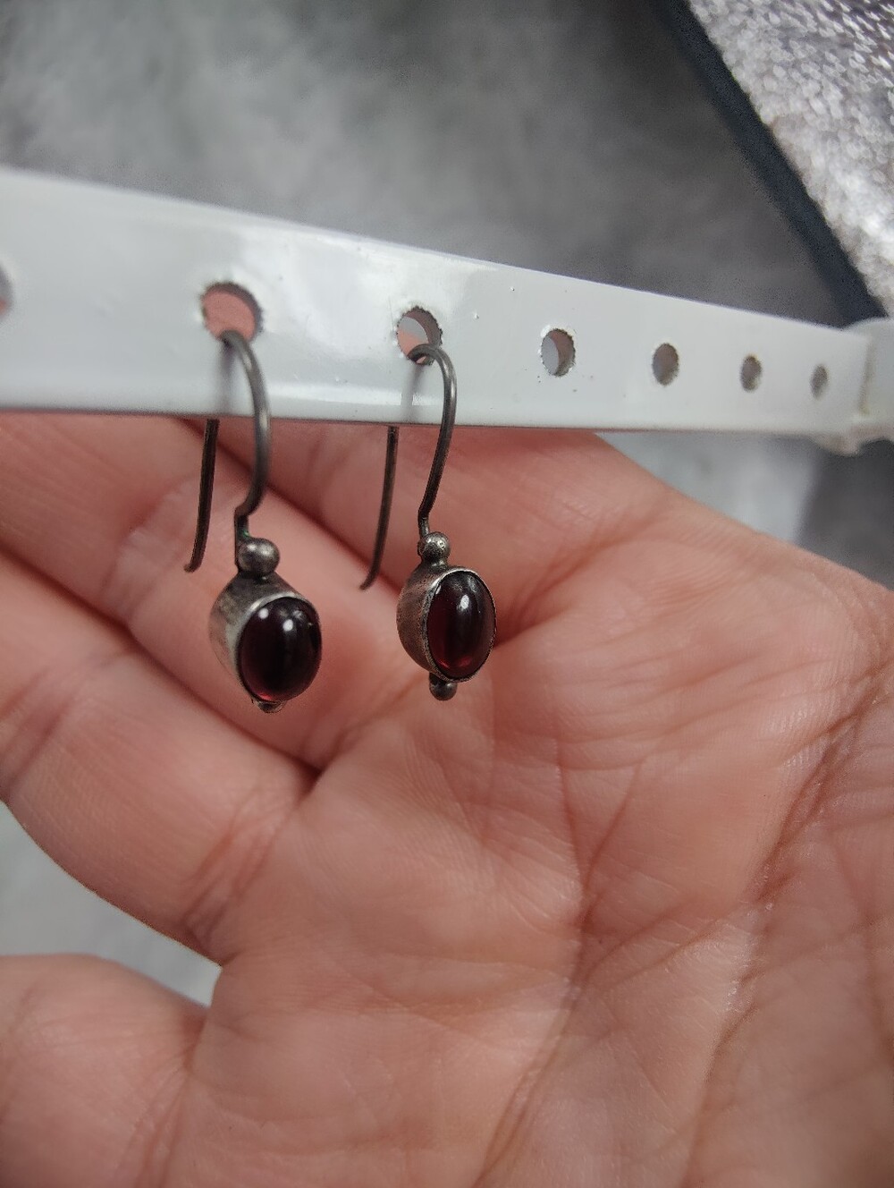 Vintage 925 Sterling Silver Deep Red Garnet Color Stone Dangle Earrings - Picture 7 of 13